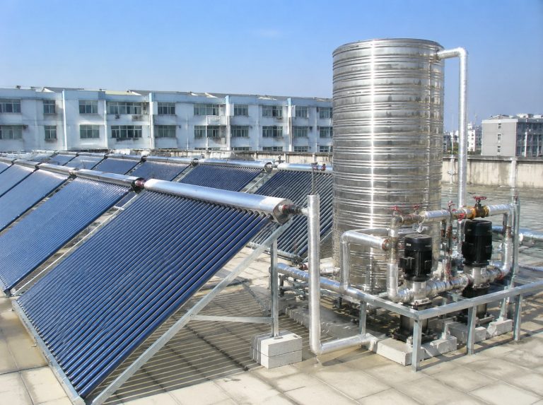 鄄城县商用大容量真空管太阳能热水系统